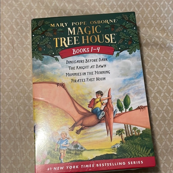 Magic TreeHouse books 1-4 new - Picture 1 of 4